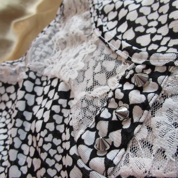 Sleeveless Shell Tank - Picture 4 of 6